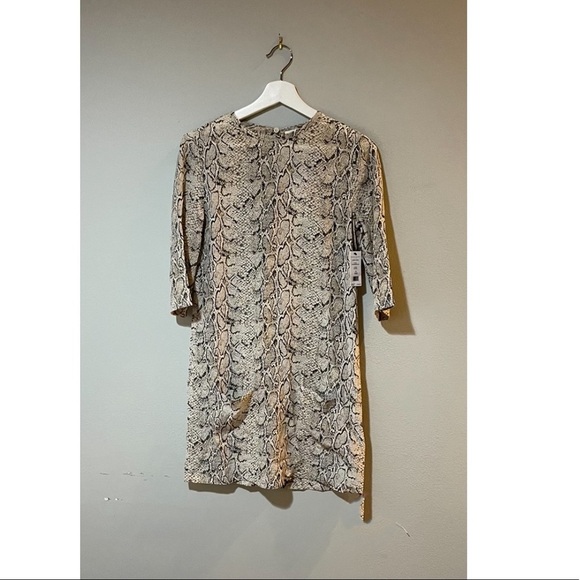 Equipment Aubrey Silk Dress in Sneak Print. - Picture 5 of 9